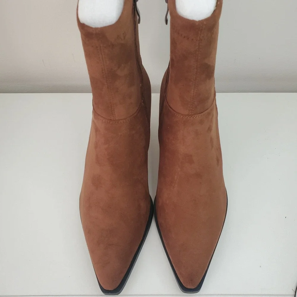 N/A pointed toe